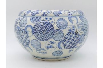 江戸期　上手物　古伊万里　染付　窓絵　丁寧に描かれた様々な絵柄が素敵な鉢(深鉢)(R-075235)