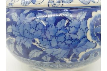 江戸期　上手物　古伊万里　染付　窓絵　丁寧に描かれた様々な絵柄が素敵な鉢(深鉢)(R-075235)