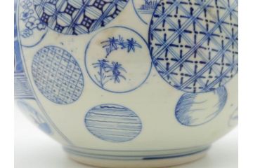 江戸期　上手物　古伊万里　染付　窓絵　丁寧に描かれた様々な絵柄が素敵な鉢(深鉢)(R-075235)