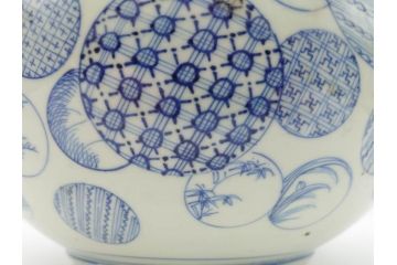 江戸期　上手物　古伊万里　染付　窓絵　丁寧に描かれた様々な絵柄が素敵な鉢(深鉢)(R-075235)