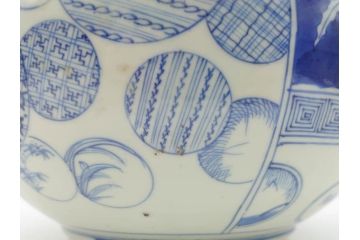 江戸期　上手物　古伊万里　染付　窓絵　丁寧に描かれた様々な絵柄が素敵な鉢(深鉢)(R-075235)