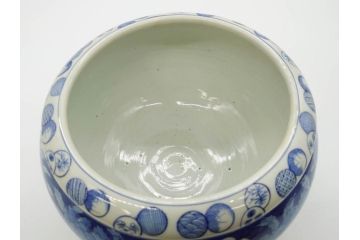 江戸期　上手物　古伊万里　染付　窓絵　丁寧に描かれた様々な絵柄が素敵な鉢(深鉢)(R-075235)