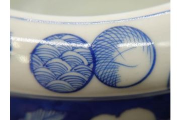 江戸期　上手物　古伊万里　染付　窓絵　丁寧に描かれた様々な絵柄が素敵な鉢(深鉢)(R-075235)