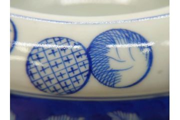 江戸期　上手物　古伊万里　染付　窓絵　丁寧に描かれた様々な絵柄が素敵な鉢(深鉢)(R-075235)