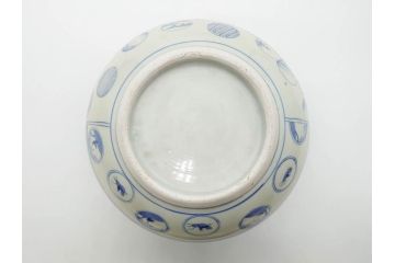 江戸期　上手物　古伊万里　染付　窓絵　丁寧に描かれた様々な絵柄が素敵な鉢(深鉢)(R-075235)