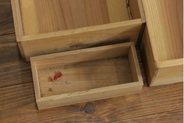 和製アンティーク　桐(キリ)材　縁起物とされる「ふくら雀」の金具が可愛らしい時代箪笥ローボード(和タンス、衣装箪笥、収納たんす、桐箪笥、桐たんす、福良雀、引き出し、ローチェスト、テレビ台、テレビボード)(R-075259)