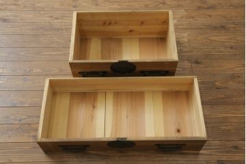 和製アンティーク　桐(キリ)材　縁起物とされる「ふくら雀」の金具が可愛らしい時代箪笥ローボード(和タンス、衣装箪笥、収納たんす、桐箪笥、桐たんす、福良雀、引き出し、ローチェスト、テレビ台、テレビボード)(R-075259)