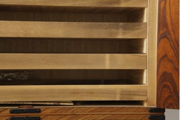 中古　岩谷堂箪笥　美しい木目と存在感のある金具が魅力的な三段重ね箪笥(着物箪笥、整理箪笥、衣装箪笥、引き出し)(R-075261)
