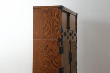 中古　岩谷堂箪笥　美しい木目と存在感のある金具が魅力的な三段重ね箪笥(着物箪笥、整理箪笥、衣装箪笥、引き出し)(R-075261)