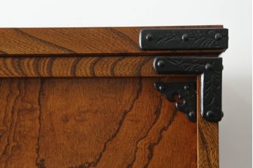中古　岩谷堂箪笥　美しい木目と存在感のある金具が魅力的な三段重ね箪笥(着物箪笥、整理箪笥、衣装箪笥、引き出し)(R-075261)
