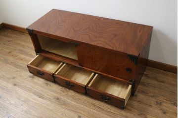 中古　岩谷堂箪笥　美しい木目と存在感のある金具が魅力的なテレビ台(ローボード、テレビボード、リビングボード、サイドボード、タンス、収納箪笥)(R-075262)