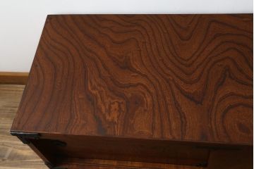 中古　岩谷堂箪笥　美しい木目と存在感のある金具が魅力的なテレビ台(ローボード、テレビボード、リビングボード、サイドボード、タンス、収納箪笥)(R-075262)