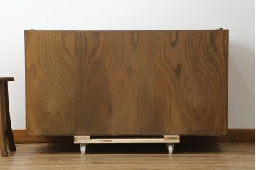 中古　岩谷堂箪笥　天板・脚(台輪)付きリメイク　美しい木目と存在感のある金具が魅力的な衣装盆付きサイドボード(引き出し、着物箪笥、衣装タンス、サイドチェスト、収納棚)(R-075263)