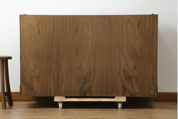 中古　岩谷堂箪笥　天板リメイク　美しい木目と存在感のある金具が魅力的なローチェスト(ローボード、サイドボード、リビングボード、テレビ台、テレビボード、引き出し、和箪笥、収納タンス)(R-075264)