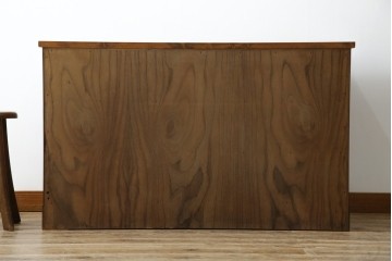 中古　岩谷堂箪笥　天板リメイク　美しい木目と存在感のある金具が魅力的なローチェスト(ローボード、サイドボード、リビングボード、テレビ台、テレビボード、引き出し、和箪笥、収納タンス)(R-075264)