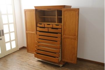 中古　美品　横浜クラシック家具　ダニエル(daniel)　Etranger(エトランジェ)　E-102　クラシカルな佇まいの和タンス(和箪笥、着物箪笥、衣装箪笥、引き出し)(R-075266)