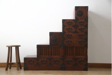中古　岩谷堂箪笥　美しい木目と立派な金具が目を惹く階段箪笥(和箪笥、収納箪笥、引き出し)(R-075271)