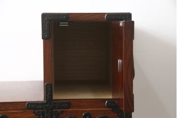 中古　岩谷堂箪笥　美しい木目と立派な金具が目を惹く階段箪笥(和箪笥、収納箪笥、引き出し)(R-075271)
