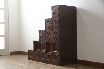 中古　岩谷堂箪笥　美しい木目と立派な金具が目を惹く階段箪笥(和箪笥、収納箪笥、引き出し)(R-075271)