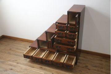 中古　岩谷堂箪笥　美しい木目と立派な金具が目を惹く階段箪笥(和箪笥、収納箪笥、引き出し)(R-075271)