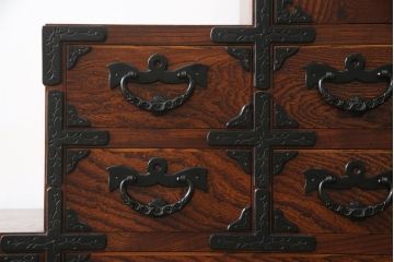 中古　岩谷堂箪笥　美しい木目と立派な金具が目を惹く階段箪笥(和箪笥、収納箪笥、引き出し)(R-075271)