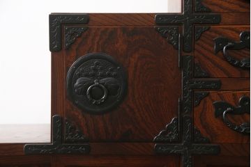 中古　岩谷堂箪笥　美しい木目と立派な金具が目を惹く階段箪笥(和箪笥、収納箪笥、引き出し)(R-075271)