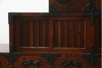 中古　岩谷堂箪笥　美しい木目と立派な金具が目を惹く階段箪笥(和箪笥、収納箪笥、引き出し)(R-075271)