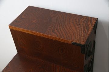 中古　岩谷堂箪笥　美しい木目と立派な金具が目を惹く階段箪笥(和箪笥、収納箪笥、引き出し)(R-075271)