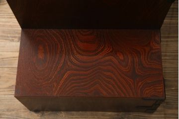 中古　岩谷堂箪笥　美しい木目と立派な金具が目を惹く階段箪笥(和箪笥、収納箪笥、引き出し)(R-075271)