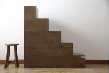 中古　岩谷堂箪笥　美しい木目と立派な金具が目を惹く階段箪笥(和箪笥、収納箪笥、引き出し)(R-075271)