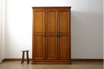 中古　美品!!　横浜ダニエル(daniel)　横浜クラシック家具　Etranger(エトランジェ)　E-101　クラシカルな佇まいが魅力的なワードローブ(洋服タンス、収納棚、戸棚、キャビネット)(定価約140万円)(R-075295)