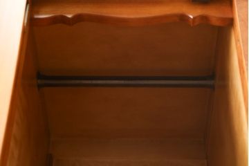 中古　美品!!　横浜ダニエル(daniel)　横浜クラシック家具　Etranger(エトランジェ)　E-101　クラシカルな佇まいが魅力的なワードローブ(洋服タンス、収納棚、戸棚、キャビネット)(定価約140万円)(R-075295)