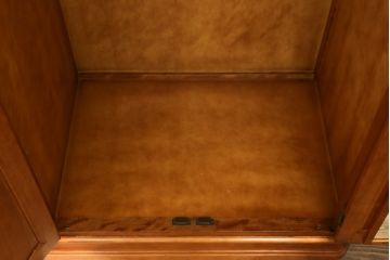 中古　美品!!　横浜ダニエル(daniel)　横浜クラシック家具　Etranger(エトランジェ)　E-101　クラシカルな佇まいが魅力的なワードローブ(洋服タンス、収納棚、戸棚、キャビネット)(定価約140万円)(R-075295)
