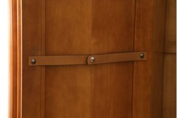 中古　美品!!　横浜ダニエル(daniel)　横浜クラシック家具　Etranger(エトランジェ)　E-101　クラシカルな佇まいが魅力的なワードローブ(洋服タンス、収納棚、戸棚、キャビネット)(定価約140万円)(R-075295)
