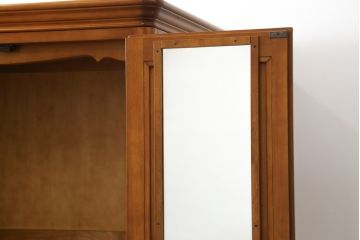 中古　美品!!　横浜ダニエル(daniel)　横浜クラシック家具　Etranger(エトランジェ)　E-101　クラシカルな佇まいが魅力的なワードローブ(洋服タンス、収納棚、戸棚、キャビネット)(定価約140万円)(R-075295)