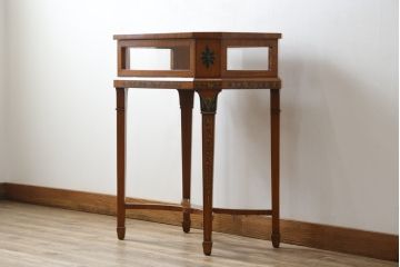 中古　メートランドスミス(MAITLAND SMITH)　キュリオケース　細部まで拘りあるデザインが素敵なサイドテーブル(ガラスケース、コンソールテーブル、ディスプレイケース、飾り棚、ショーケース、英国、店舗什器)(R-075296)