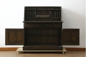 中古　美品　希少モデル　ERCOL(アーコール)　エルム材　クラシカルな佇まいで落ち着いた雰囲気を醸し出すライティングビューロー(ワークデスク、簿記机、収納棚、戸棚、在宅用、在宅ワーク用)(R-075298)