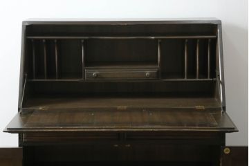 中古　美品　希少モデル　ERCOL(アーコール)　エルム材　クラシカルな佇まいで落ち着いた雰囲気を醸し出すライティングビューロー(ワークデスク、簿記机、収納棚、戸棚、在宅用、在宅ワーク用)(R-075298)