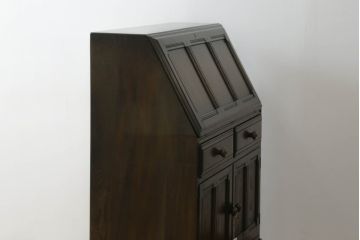 中古　美品　希少モデル　ERCOL(アーコール)　エルム材　クラシカルな佇まいで落ち着いた雰囲気を醸し出すライティングビューロー(ワークデスク、簿記机、収納棚、戸棚、在宅用、在宅ワーク用)(R-075298)