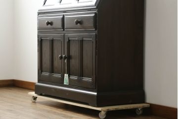 中古　美品　希少モデル　ERCOL(アーコール)　エルム材　クラシカルな佇まいで落ち着いた雰囲気を醸し出すライティングビューロー(ワークデスク、簿記机、収納棚、戸棚、在宅用、在宅ワーク用)(R-075298)