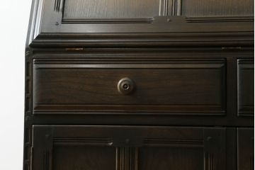中古　美品　希少モデル　ERCOL(アーコール)　エルム材　クラシカルな佇まいで落ち着いた雰囲気を醸し出すライティングビューロー(ワークデスク、簿記机、収納棚、戸棚、在宅用、在宅ワーク用)(R-075298)