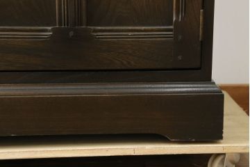 中古　美品　希少モデル　ERCOL(アーコール)　エルム材　クラシカルな佇まいで落ち着いた雰囲気を醸し出すライティングビューロー(ワークデスク、簿記机、収納棚、戸棚、在宅用、在宅ワーク用)(R-075298)