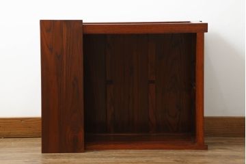中古　美品　ニレ材　上質な和の空間を演出する小さな水屋箪笥(食器棚、茶棚、サイドキャビネット、戸棚、収納棚)(R-075300)