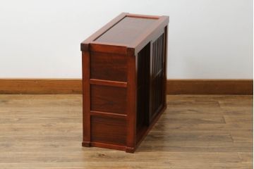 中古　美品　ニレ材　上質な和の空間を演出する小さな水屋箪笥(食器棚、茶棚、サイドキャビネット、戸棚、収納棚)(R-075300)