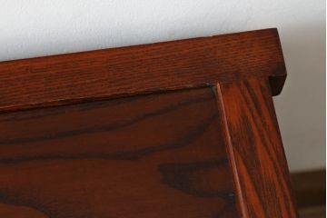 中古　美品　ニレ材　上質な和の空間を演出する小さな水屋箪笥(食器棚、茶棚、サイドキャビネット、戸棚、収納棚)(R-075300)