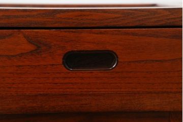中古　美品　ニレ材　上質な和の空間を演出する小さな水屋箪笥(食器棚、茶棚、サイドキャビネット、戸棚、収納棚)(R-075335)