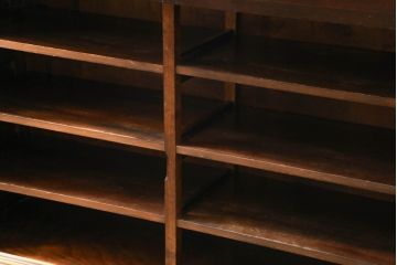 中古　特注デザイン　松本民芸家具　落ち着きのある佇まいが魅力的な食器棚(カップボード、キャビネット、戸棚、収納棚)(定価約80万円)(R-075338)
