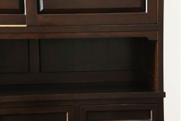 中古　特注デザイン　松本民芸家具　落ち着きのある佇まいが魅力的な食器棚(カップボード、キャビネット、戸棚、収納棚)(定価約80万円)(R-075338)