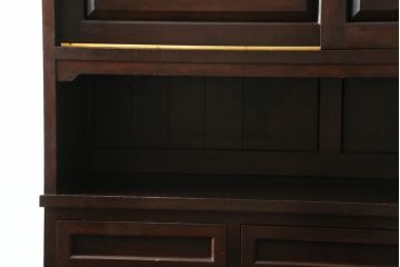 中古　特注デザイン　松本民芸家具　落ち着きのある佇まいが魅力的な食器棚(カップボード、キャビネット、戸棚、収納棚)(定価約80万円)(R-075338)
