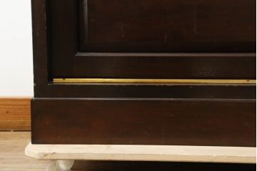 中古　特注デザイン　松本民芸家具　落ち着きのある佇まいが魅力的な食器棚(カップボード、キャビネット、戸棚、収納棚)(定価約80万円)(R-075338)